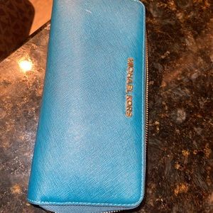 Michael Kors Single zip wallet